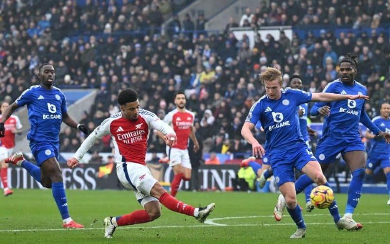 Hiệp 1: Arsenal bế tắc trước hàng thủ Leicester