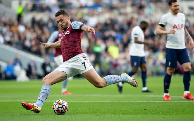 Ramsey mở tỷ số sớm, Aston Villa làm chủ thế trận