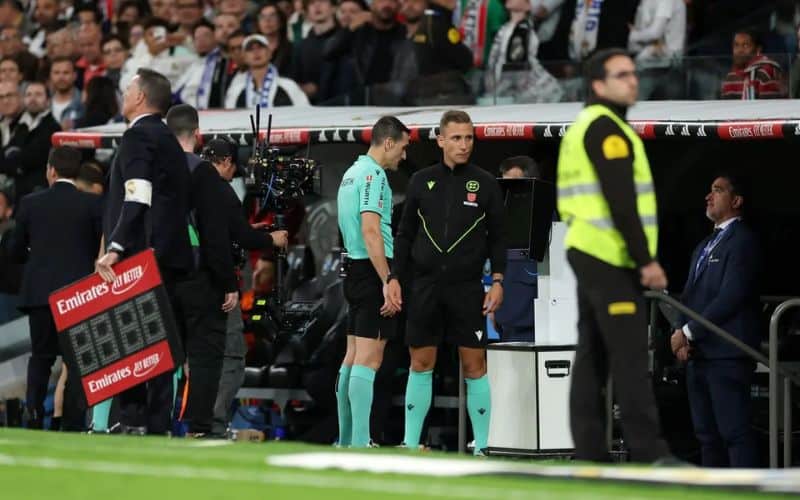 La Liga chuẩn bị cho phép HLV khiếu nại VAR