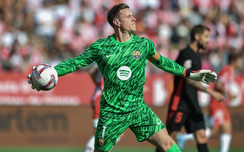 Barcelona tước băng đội trưởng của Ter Stegen